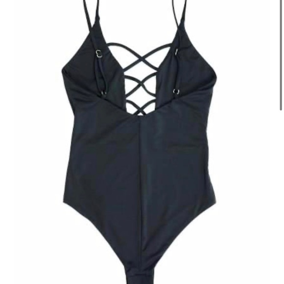 Luna one piece - Picture 5 of 6